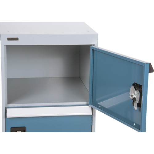 &eacute;tabli &agrave; deux portes sur pi&eacute;destal, 28" h x 18" l x 21" p Auto Electric Service Ltd.