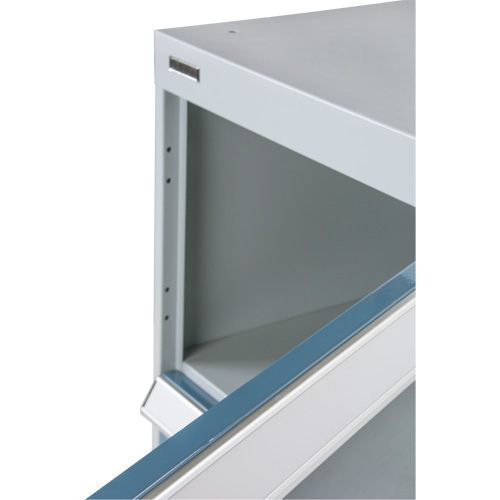 &eacute;tabli &agrave; deux portes sur pi&eacute;destal, 28" h x 18" l x 21" p Auto Electric Service Ltd.