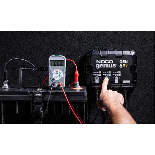 Chargeur de batterie embarqu&eacute; &agrave; 3 sorties de 15 amp&egrave;res Gen5X3 Genius Auto Electric Service Ltd.
