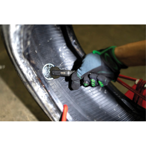 Outil robuste de roulage pour r&eacute;paration de pneus avec roulette &agrave; patch en acier Auto Electric Service Ltd.