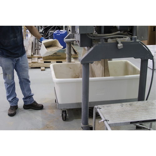 M&eacute;ga pelle &agrave; main, Plastique, Rouge, 128 oz. Auto Electric Service Ltd.