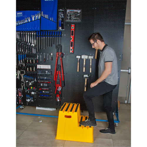 Escabeau industriel, 2 marches, 26" x 22-7/16" x Hauteur 19-11/16" Auto Electric Service Ltd.