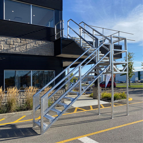 Escalier Smartstairs t&eacute;lescopique &agrave; 3-5 marches en aluminium Auto Electric Service Ltd.