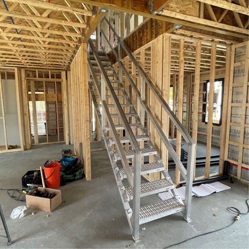 Escalier Smartstairs t&eacute;lescopique &agrave; 3-5 marches en aluminium Auto Electric Service Ltd.