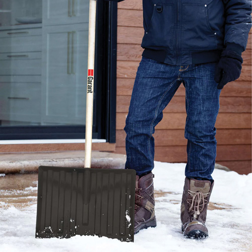 Nordic Snow Shovel, Polypropylene Blade, 17-3/4" Wide, D-Grip Handle Auto Electric Service Ltd.
