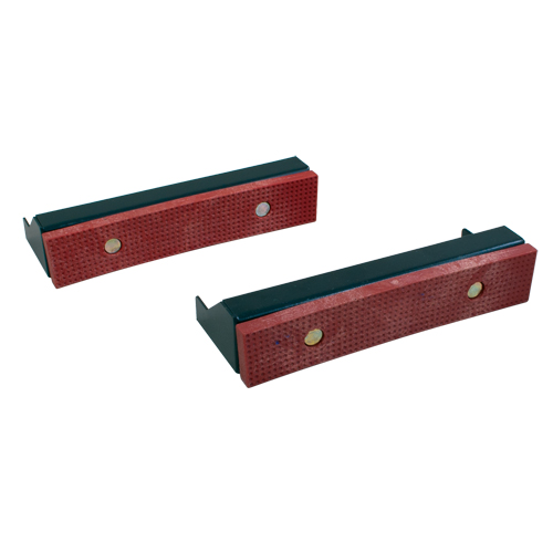 M&acirc;choires avec rev&ecirc;tements en fibre pour &eacute;tau Auto Electric Service Ltd.