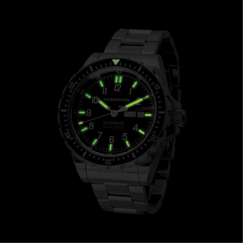 Tr&egrave;s grande montre automatique avec jour/date avec bracelet en acier inoxydable, Num&eacute;rique, &agrave; piles, 46 mm, Argent Auto Electric Service Ltd.