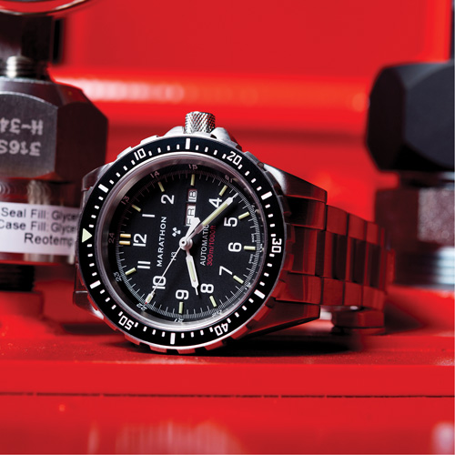 Tr&egrave;s grande montre automatique avec jour/date avec bracelet en acier inoxydable, Num&eacute;rique, &agrave; piles, 46 mm, Argent Auto Electric Service Ltd.