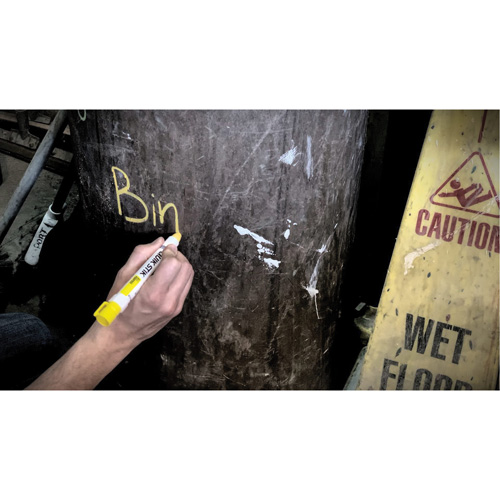 B&acirc;tons de peinture Quik Stik, B&acirc;ton plein, Blanc Auto Electric Service Ltd.