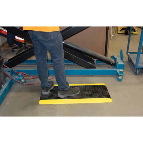 Tapis antifatigue, Losange, 1-2/3' x 3-1/4' x 3/4", Noir/Jaune, Polyur&eacute;thane Auto Electric Service Ltd.