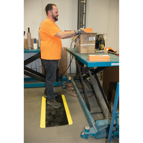 Tapis antifatigue, Losange, 1-2/3' x 3-1/4' x 3/4", Noir/Jaune, Polyur&eacute;thane Auto Electric Service Ltd.
