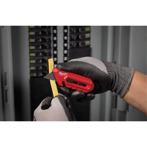 Couteau utilitaire compact pour usage multiple Auto Electric Service Ltd.