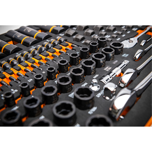 Jeu d'outils pour m&eacute;canicien Bolt Biter dans un plateau de rangement en mousse 97 mcx Auto Electric Service Ltd.