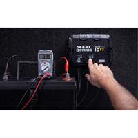 Chargeur de batterie embarqu&eacute; &agrave; 2 sorties de 20 amp&egrave;res GenPro10X2 Genius Auto Electric Service Ltd.