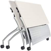 Panneau s&eacute;parateur pour table de formation 2gether Auto Electric Service Ltd.