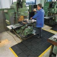 Tapis antifatigue &agrave; imbrication Cushion-Ease 550, &agrave; fentes, 3' x 3' x 3/4", Noir, Caoutchouc Auto Electric Service Ltd.