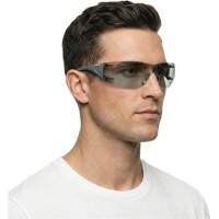 Lunettes de s&eacute;curit&eacute; Adapt Lite, Lentille Int&eacute;rieur/ext&eacute;rieur, Antibu&eacute;e/Anti-&eacute;gratignures, ANSI Z87+/R&eacute;pond ou surpasse la norme CSA Z94.3 Auto Electric Service Ltd.