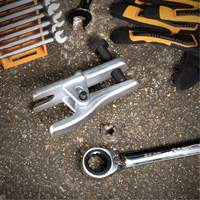 S&eacute;parateur universel de joints &agrave; rotule Auto Electric Service Ltd.